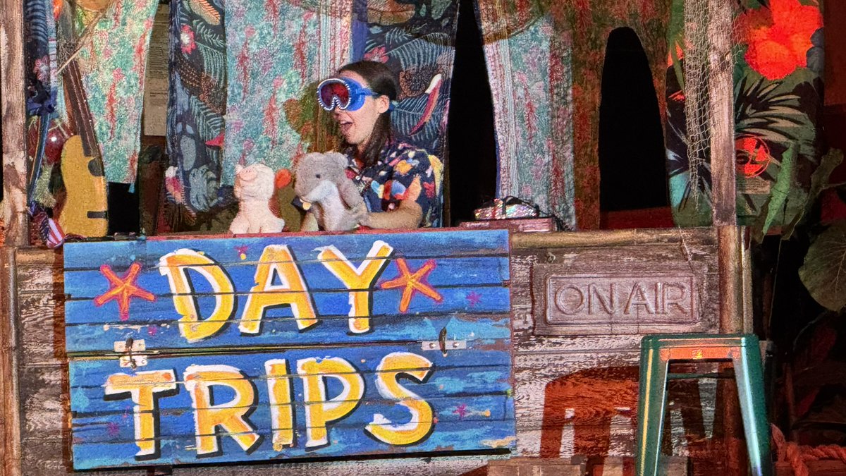 WavemastersGrp's tweet image. While watching the show on MAS Paradise, keep an eye on the hut for a show within the show. #cruise #cruisebrothers #wavemasters #vacation #travel #getaway #inclusive #island #ocean #relaxing #Margaritaville #Margaritavilleatsea