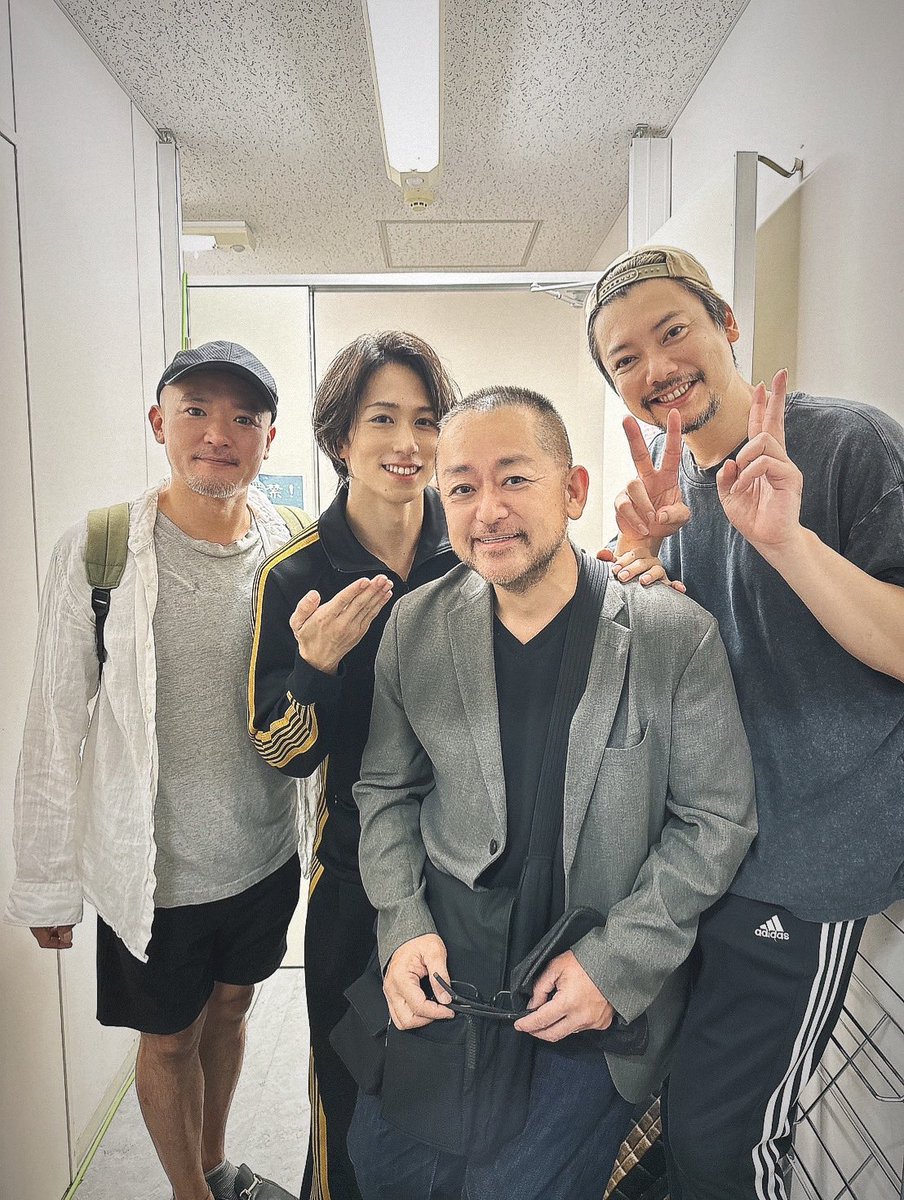 yoshitama37's tweet image. ロックオペラ「Life Pathfinder」初日終了いたしました！
シャトナーさんと久しぶりの再会！
嬉しかったです。ありがとうございました！
明日からもあと4ステージ、よろしくお願いいたします。
#西田シャトナー #鐘ヶ江洸 #兼崎健太郎 #lifepathfinder 
rockopera.jp/lp/lp2025
