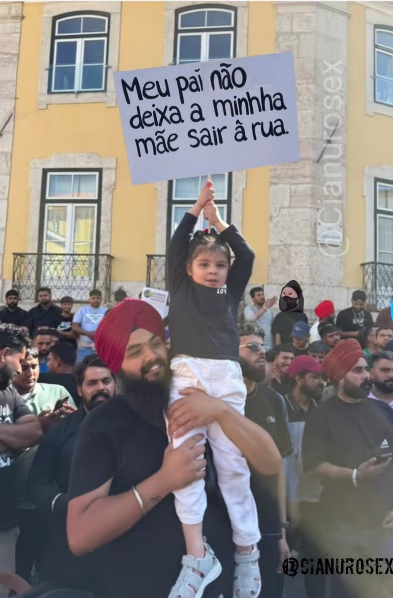 Mais uma foto da manifestação dos imigrantes junto ao parlamento (Assembleia da República) em Lisboa.