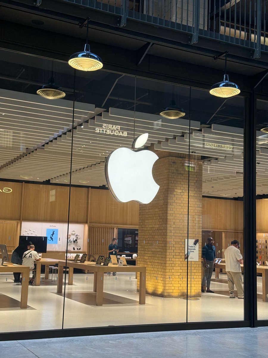 The sun has come out at Apple Battersea here in London for the “awe dropping” iPhone releases! ☀️ 

Let us know if you picked up an iPhone 17, iPhone Air, or anything else today 📱

Thanks to the Apple Retail team for all their hard work today 💜