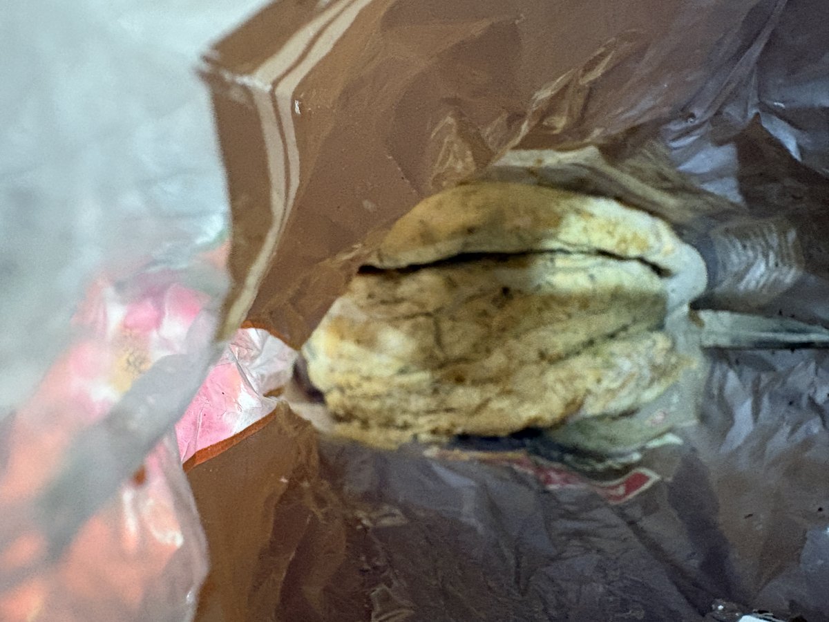 AshwaniVsics's tweet photo. @letsblinkit @foodsafetygov Very disappointed with my recent order.The Kulcha delivered was expired 15th &amp; 18th Sept &amp; even had fungus on it.I immediately raised a return request &amp; asked for a fresh product, but my request was totally ignored. This is a serious food safety issue. https://t.co/MgxWWeEjhA