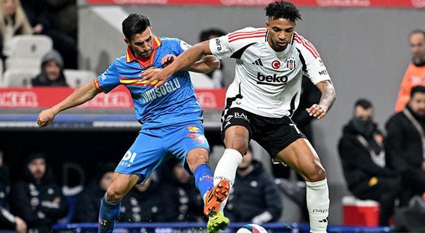 📸 UTANMADAN 24 Kasım 2024'te oynan maçtan paylaşım yaptıkları hakem, 2-0'dan gelip 4-2 yenerek futbol dersi verdiğimiz maçta İsmail Köybaşı'na yapılan penaltıyı vermeyen, üzerine yediğimiz golle birlikte direkt Göztepe'nin atacağı golü Beşiktaş'a yazdıran. 
Solet'nin futbol