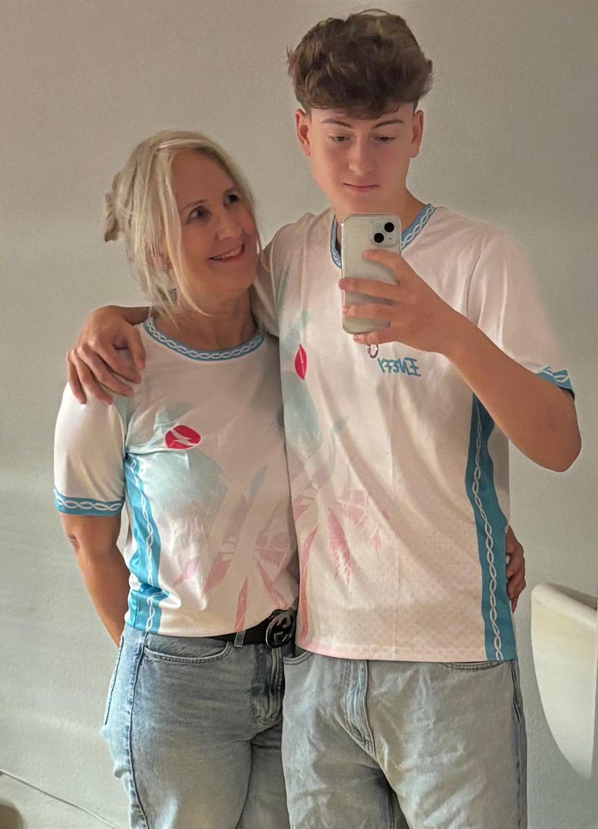 Vielen Dank <a href="/Mxrsad406/">AVE MIRSAD</a> für die W Jerseys für Mama und mich🙏
<a href="/MamaMrz0405/">Mama Mrz0405</a> <a href="/Averiour/">AVERIOUR GAMING</a> 
Support❤️