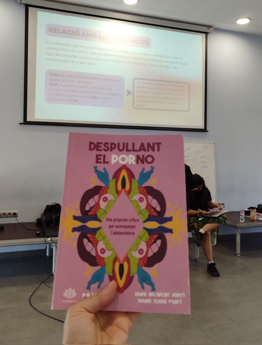 Avui <a href="/etichabitat/">Ètic Hàbitat Coop</a> hem assistit a la formació "La cultura del porno enfront sexualitats sanes" dirigida a professionals que acompanyem a joves i adolescents. Gràcies a les companyes de <a href="/sommandragores/">Mandràgores</a> i a <a href="/ajparets/">Ajuntament de Parets del Vallès</a> per organitzar-ho. 💜✊🏻