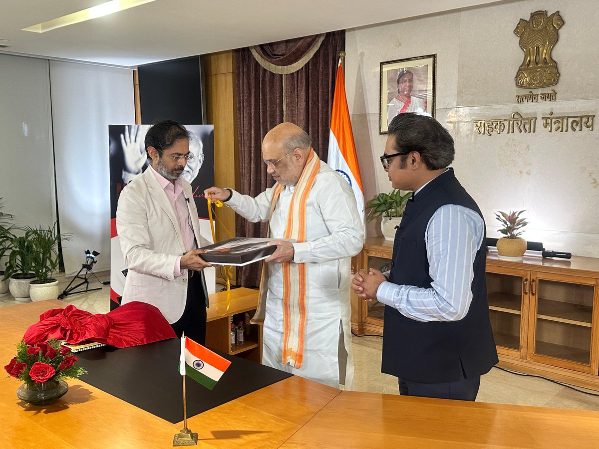 News18Punjab's tweet image. ਕੇਂਦਰੀ ਗ੍ਰਹਿ ਮੰਤਰੀ ਅਮਿਤ ਸ਼ਾਹ ਨੇ &apos;ਮੋਦੀ AT 75&apos; ਕਿਤਾਬ ਕੀਤੀ ਰਿਲੀਜ਼, ਮੋਦੀ ਦੇ ਜੀਵਨ ਦੇ ਵੱਖ-ਵੱਖ ਪੜਾਵਾਂ ਦੀ ਯਾਤਰਾ ਹੈ &apos;ਮੋਦੀ AT 75&apos; #PMModi #PMModiBookLaunch #PMModiAt75 #News18Punjab