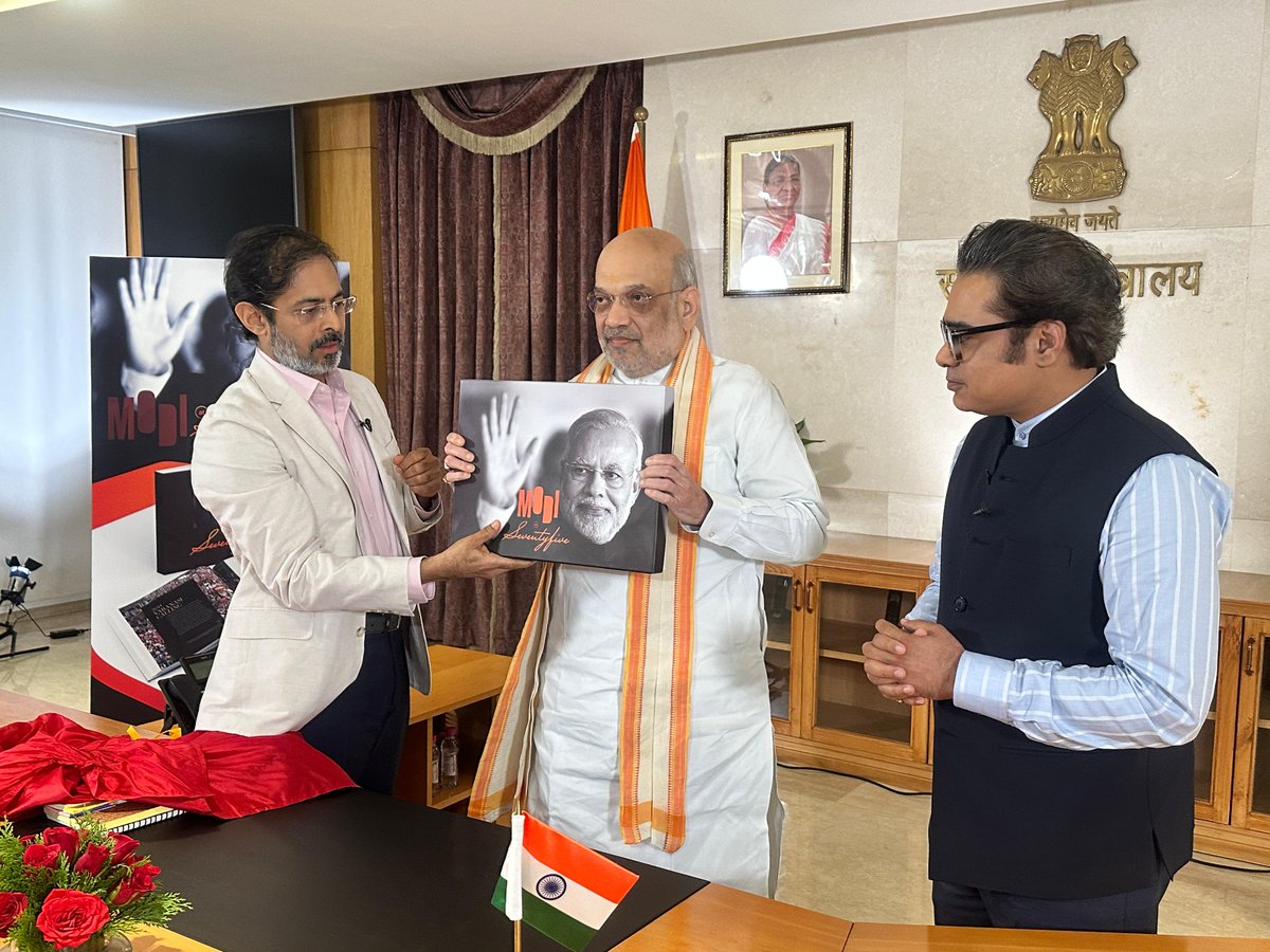 News18Punjab's tweet image. ਕੇਂਦਰੀ ਗ੍ਰਹਿ ਮੰਤਰੀ ਅਮਿਤ ਸ਼ਾਹ ਨੇ &apos;ਮੋਦੀ AT 75&apos; ਕਿਤਾਬ ਕੀਤੀ ਰਿਲੀਜ਼, ਮੋਦੀ ਦੇ ਜੀਵਨ ਦੇ ਵੱਖ-ਵੱਖ ਪੜਾਵਾਂ ਦੀ ਯਾਤਰਾ ਹੈ &apos;ਮੋਦੀ AT 75&apos; #PMModi #PMModiBookLaunch #PMModiAt75 #News18Punjab