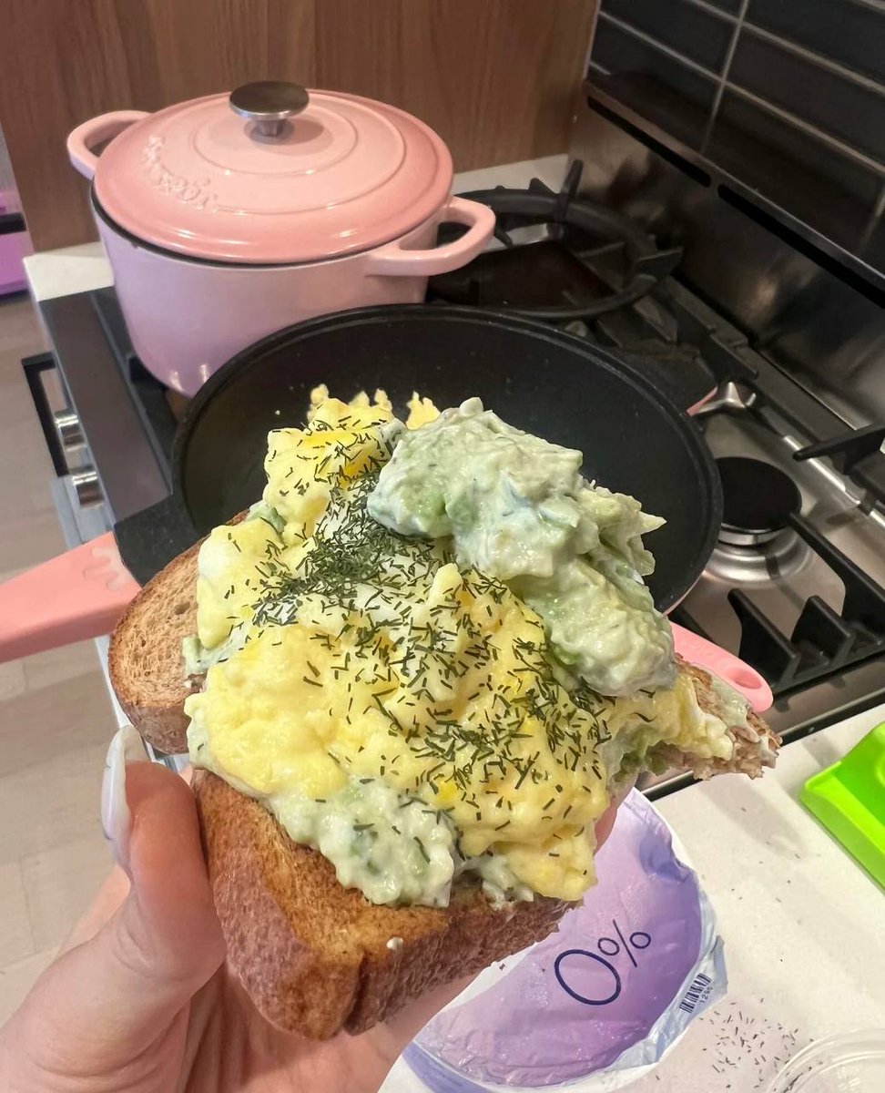 EmilyEmily732's tweet photo. 🥑 Creamy avocado spread on toast, topped with fluffy scrambled eggs—just one bite is pure energy and satisfaction! ✨
The simple joy of making breakfast in the kitchen is the sweetest kind of happiness. 💛
#BreakfastVibes #AvocadoLover #LittleJoys #EnergizedMorning #CookingJoy https://t.co/Lhc9r08uQN