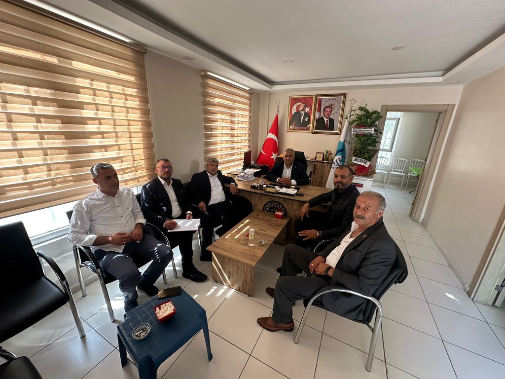 Madde Bağımlılığı Komisyon Başkanımız Mehmet Badıllı ve Yönetim kurulu üyemiz Abdullah Ataş, Akabe Muhtarı Ahmet Karademir, Buhara Muhtarı İbrahim Demir, Kızılkuyu Mahalle Muhtarı Hadi Başıbeyaz’ı ziyaret ettiler.

Yürütülecek ortak çalışmalar hakkında istişarelerde bulundular.