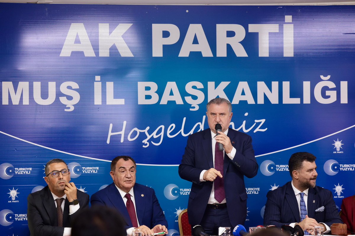 Mehmet Emin Şimşek (@eminsimsekmus) on Twitter photo Gençlik ve Spor Bakanımız Sn <a href="/OA_BAK/">Dr. Osman Aşkın Bak</a> ‘ın AK Parti Muş İl Başkanlığı ziyaretinde kendilerine eşlik etmekten ve partimizin tüm kademelerinde görevli yol arkadaşlarımızla bir araya gelmekten memnuniyet duyduk.
İl Başkanımız Sn <a href="/MelikEmre1/">Melik Emre</a> 'ye, Merkez İlçe Başkanımız Sn Gençlik ve Spor Bakanımız Sn <a href="/OA_BAK/">Dr. Osman Aşkın Bak</a> ‘ın AK Parti Muş İl Başkanlığı ziyaretinde kendilerine eşlik etmekten ve partimizin tüm kademelerinde görevli yol arkadaşlarımızla bir araya gelmekten memnuniyet duyduk.
İl Başkanımız Sn <a href="/MelikEmre1/">Melik Emre</a> 'ye, Merkez İlçe Başkanımız Sn