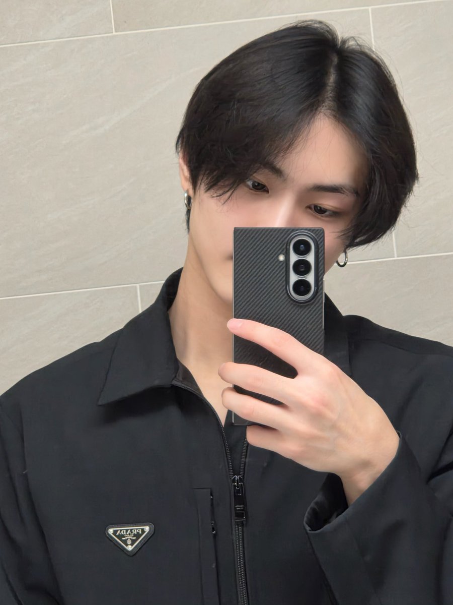 jaywon mirror selca