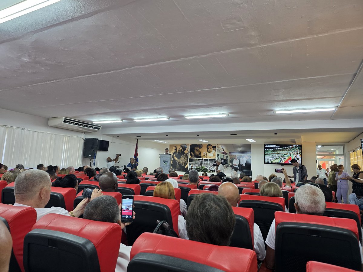 En la mañana de hoy se desarrolló acto por el XX aniversario de la creación del Contingente Henry Reeve en la @colaboracionqba Una representación de todas las provincias recibieron el reconocimiento en nombre de los más de 13 mil integrantes del mismo #CubaPorLaVida <a href="/cphecav/">CPHECAV</a>