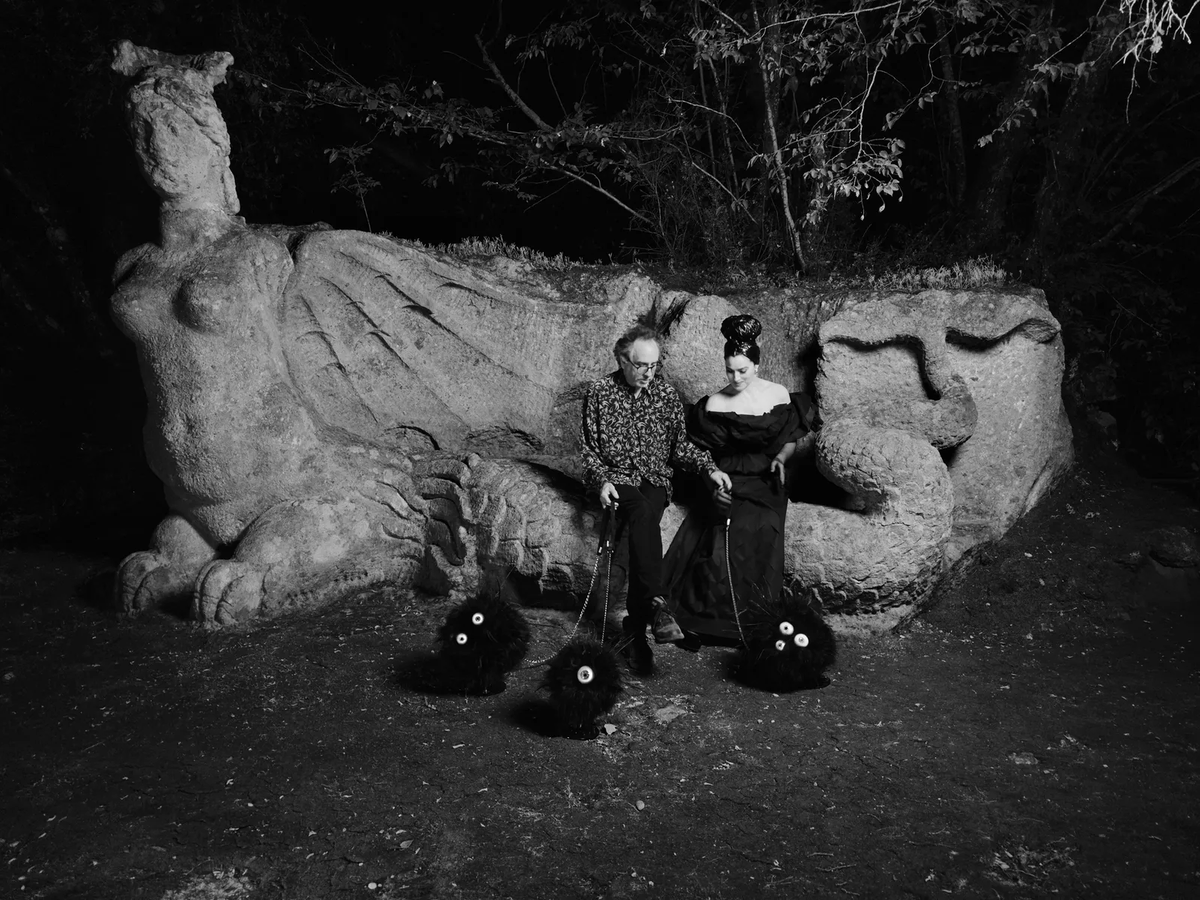 ティム・バートンとモニカ・ベルッチが破局。
2人はAFP通信に寄せた共同声明で別れを発表しました。
声明では「互いに大きな敬意と深い思いやりを抱きつつ、モニカ・ベルッチとティム・バートンは別々の道を歩むことに決めました」としています。