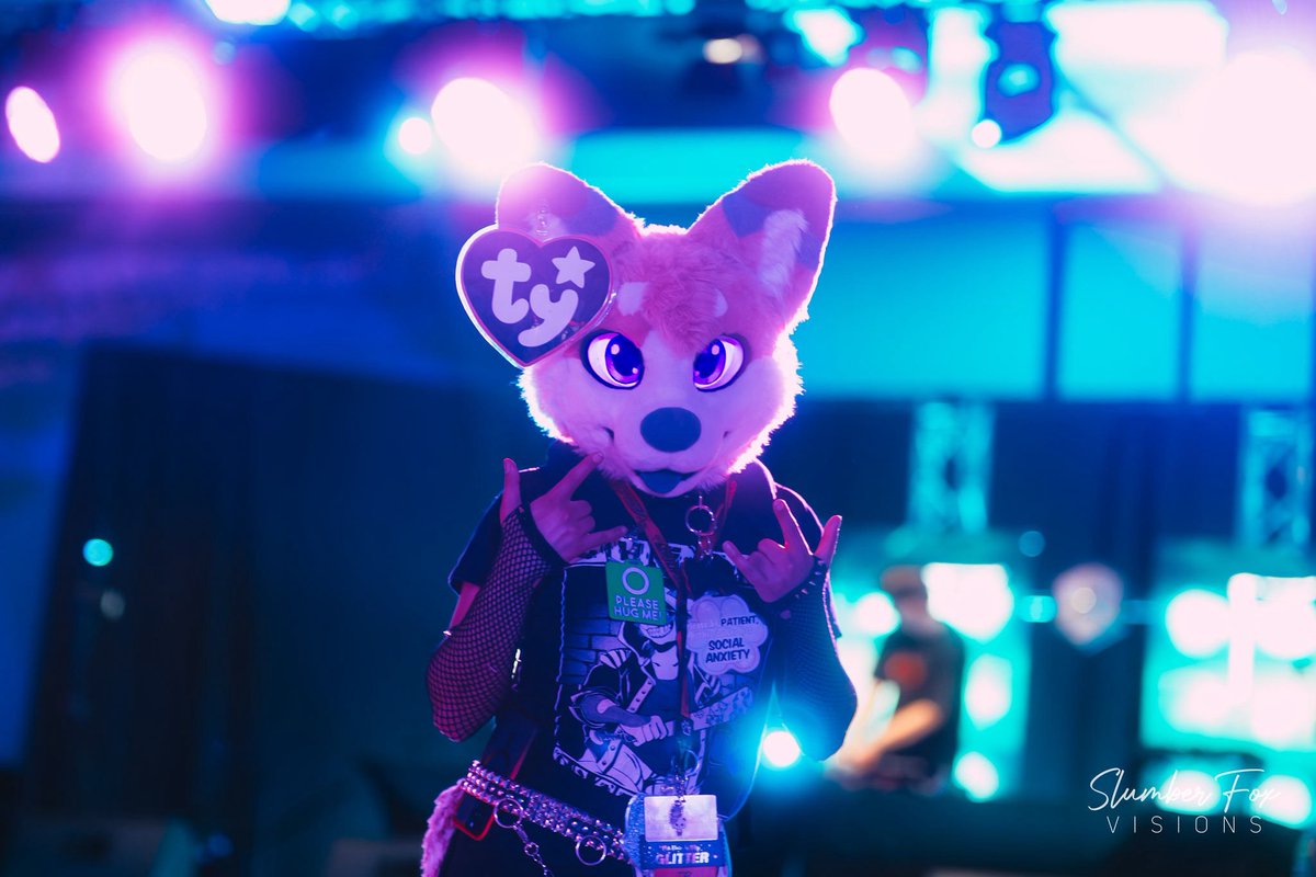 Happy #FursuitFriday! Absolutely love this photo! Me being a punky fashionable bean at the rave at TTFC2025!

📸:<a href="/SFV_Photography/">Slumber Fox Visions</a>