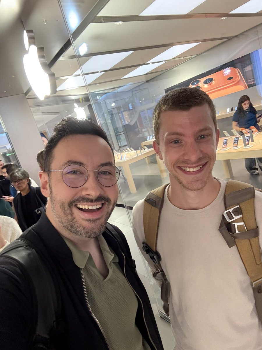 Toujours un plaisir de vous voir pour récupérer les nouveaux iPhone 🥰