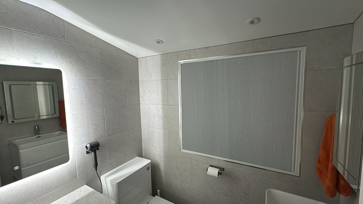 Blind Screens let you combine a Fly Screen and Blackout Blind in one sleek, space-saving system – perfect for year-round comfort and control.

🌐 - johnsblinds.co.uk/blind-screen-b…