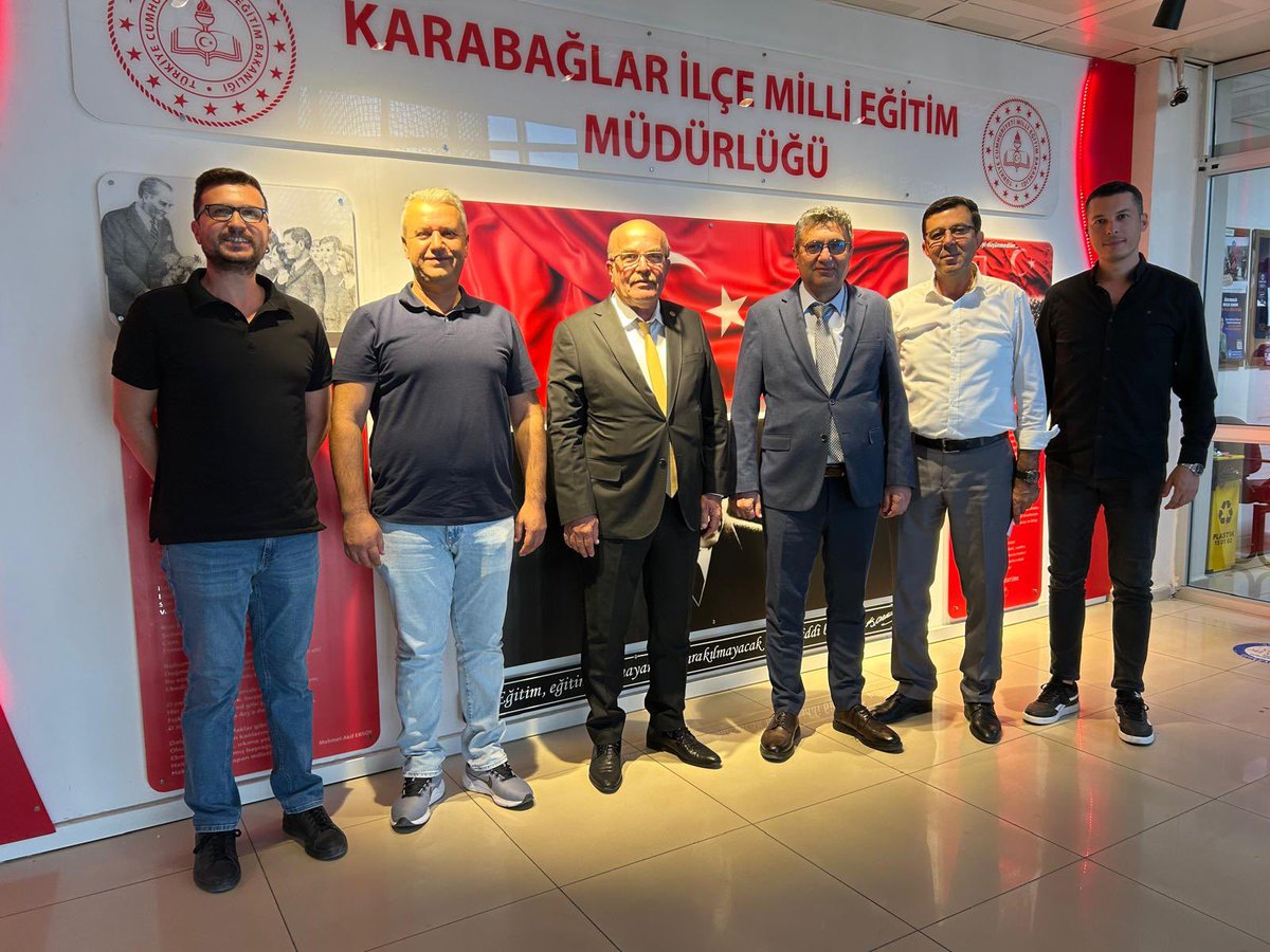TEÇ-SEN Genel Başkan Yardımcı Sn. İsmail Şitvan, İzmir İl Başkanı Tevfik Bilge, İlçe Başkanı Nedim Buğra Öğüt ve İl Yönetim Kurulu Üyeleri, İlçe Milli Eğitim Müdürümüz Sn. Aydın Yüzbaşıoğlu’nu makamında ziyaret ettiler.

Nazik ziyaretleri için kendilerine teşekkür ediyoruz.