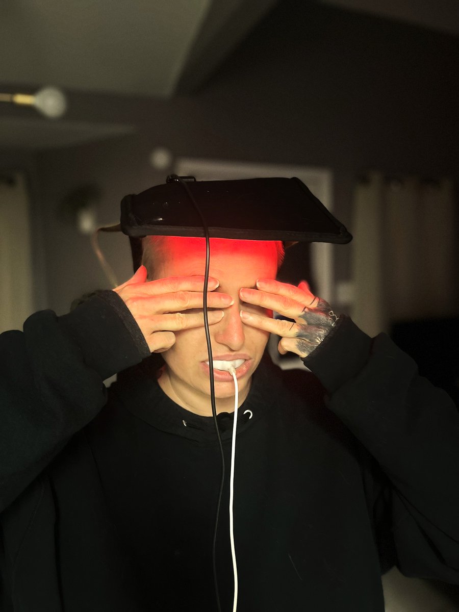 primal_sam's tweet image. Double your biohacking results without spending another dollar…
I'm obsessed with biohacking gadgets, myself - red light panels, micro needling peptides, water structuring devices...gimme all the fancy toys, please!!
But here's what I've learned after over a decade of bio…