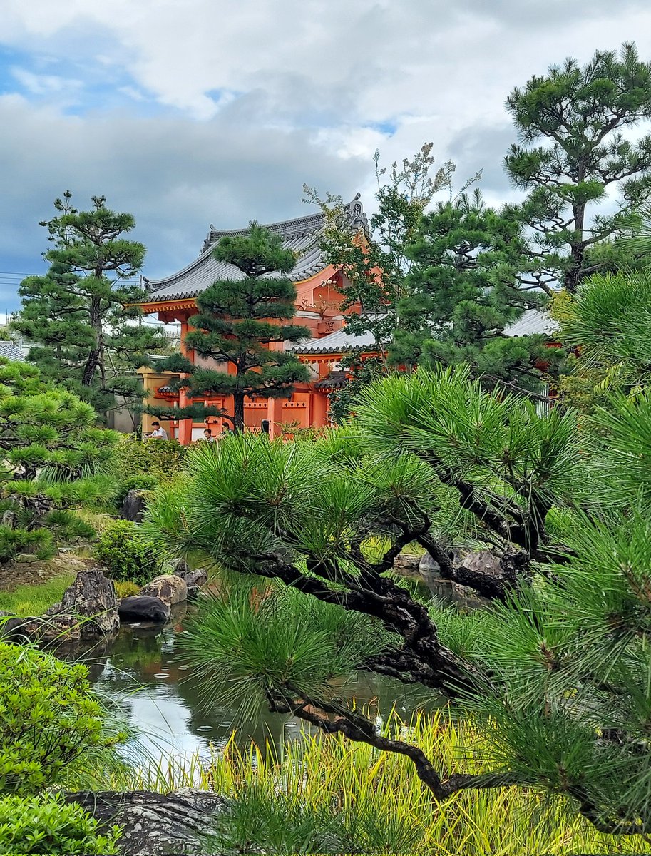 Iconic, no?
Let's face it... you know the country even if you've never been...