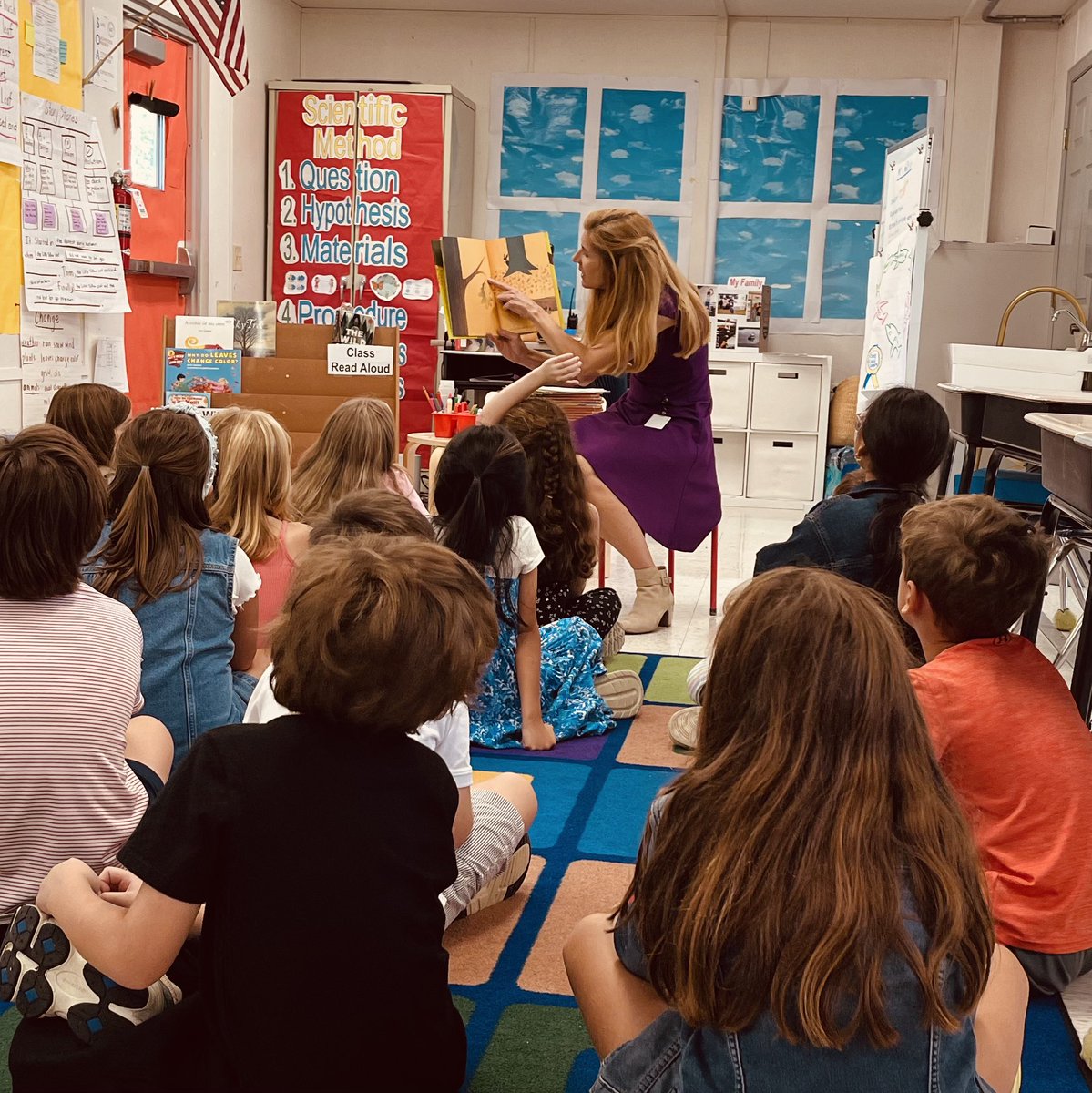 Students in Mrs. Senger’s class are working on determining the central message in 2nd grade this morning. <a href="/NewHanoverCoSch/">New Hanover County Schools</a>