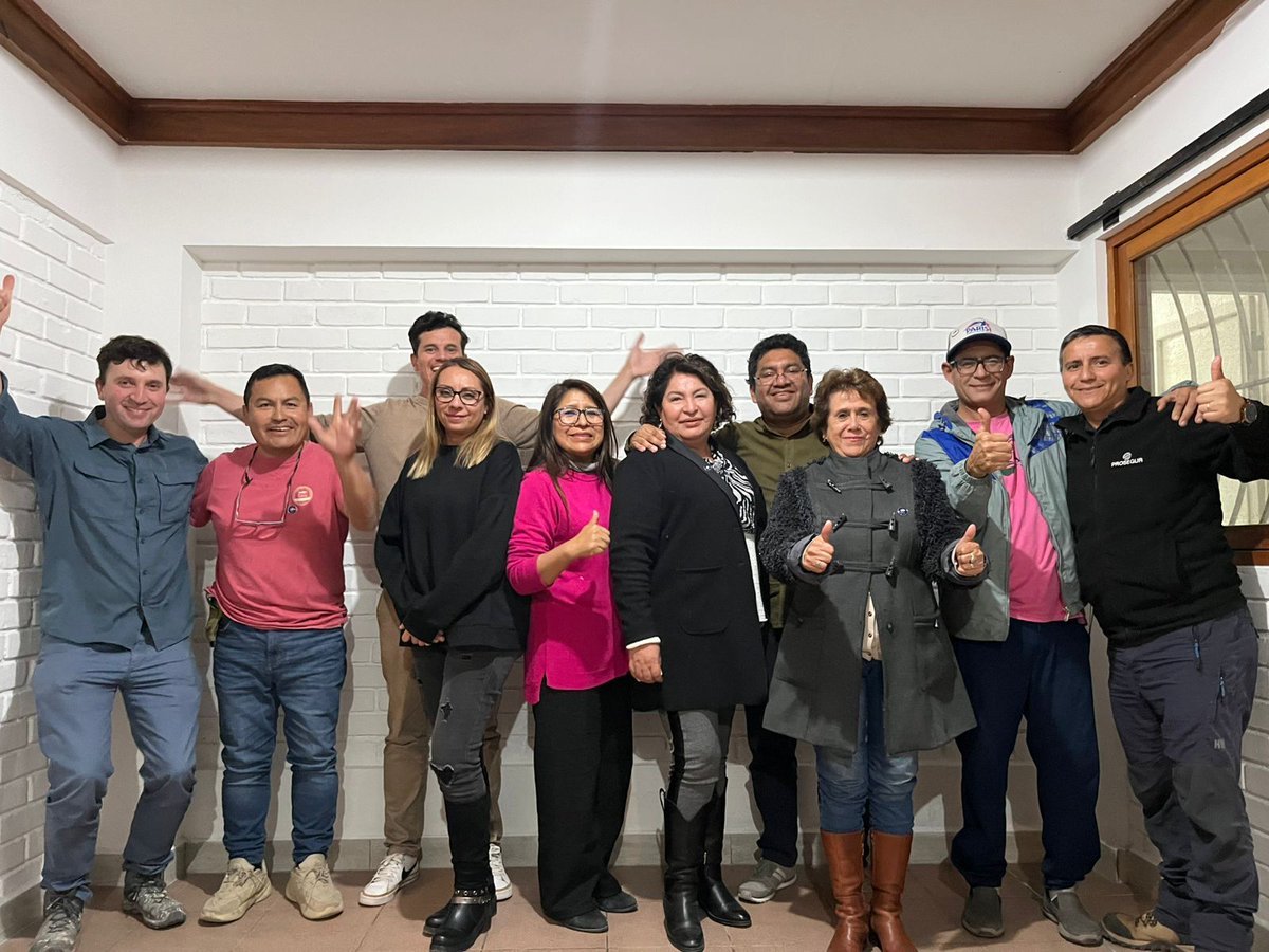 PDG_tarapaca's tweet photo. Nuestros representantes en las elecciones parlamentarias, ya ratificados y en terreno oyendo a la ciudadanía de Tarapaca.
#pdg #pdgtarapaca #tarapaca #chile #francoparisi #ParisiPresidente2026 #poderdelagente
@ChilePDGcl @ParisiPDG  @pquisbert @pquisbert @JimmyMurilloS https://t.co/gnZcXWKL6b