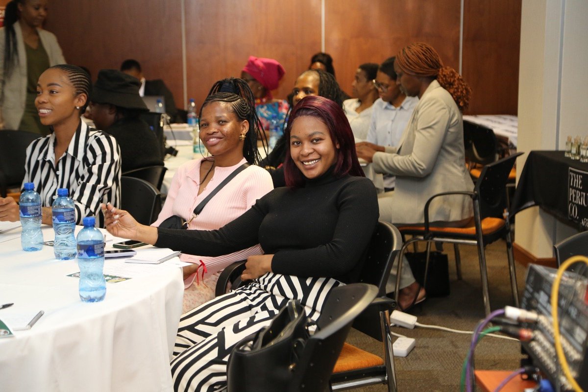 sourcefin_'s tweet image. #FlashbackFriday!

Conversations that shift the SMME landscape.
Our CSO took the stage at a GDED Women&apos;s Day Commemoration Event, sharing insights on how to make funding that fuels real growth more accessible.

#EnablingGrowth #ImpactMatters #Sourcefin