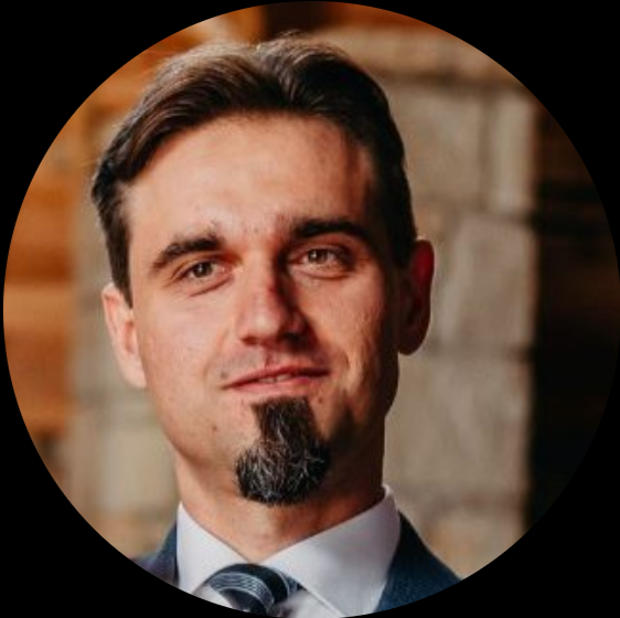 Autor dezinformacji na temat Trumpa rozsiewanej przez państwową agencję PAP, Michał Szczygielski, po ukończeniu kursów na Alma Mater Putina, na państwowym uniwersytecie w St. Petersburgu, płynnie wylądował w Biurze Bezpieczeństwa Narodowego, w czasie prezydentury Komorowskiego.