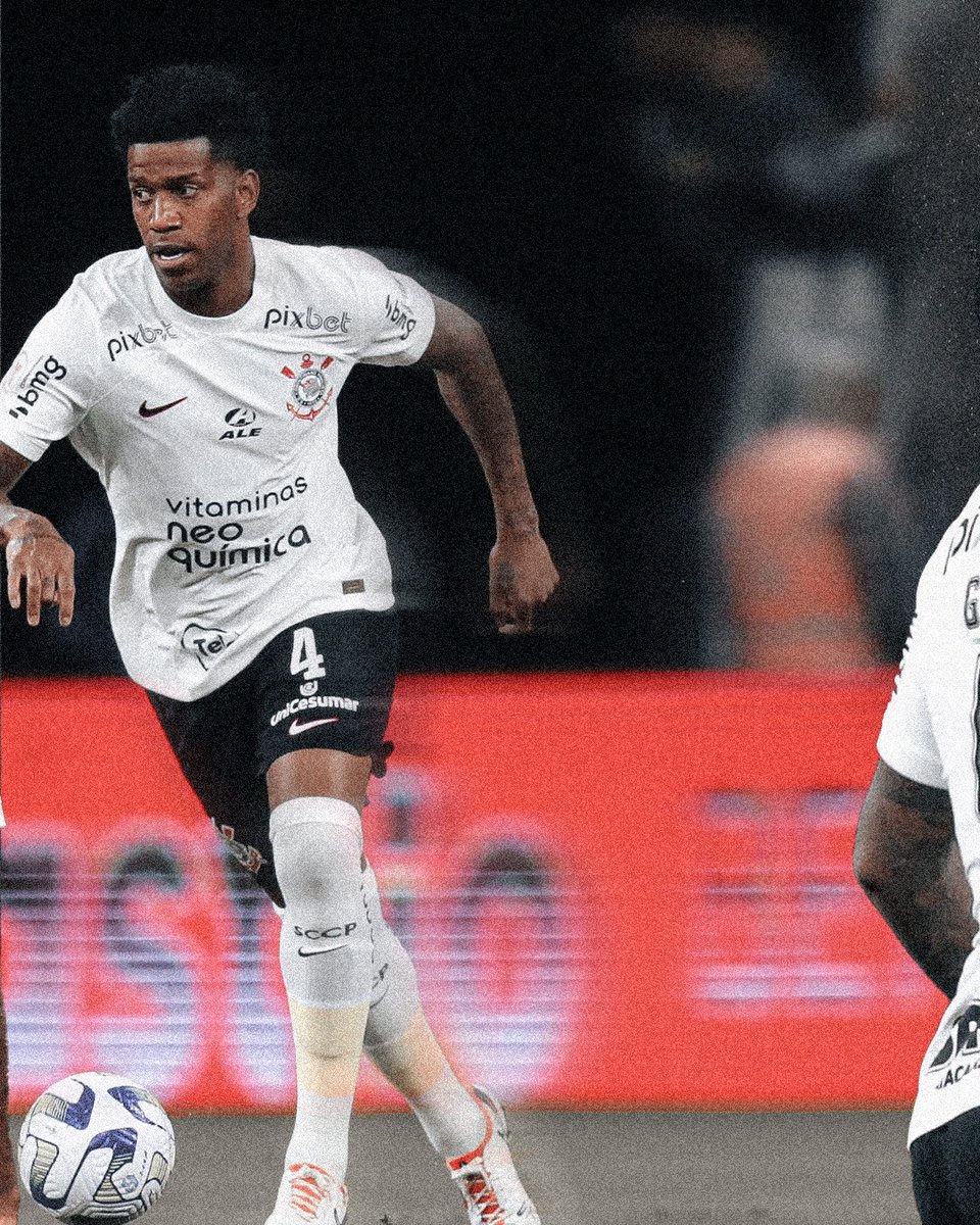 Corinthians's tweet image. Trabalho ➕ Disciplina ➕ Dedicação 🟰 História no Timão.

O zagueiro Gil teve 4️⃣4️⃣4️⃣ jogos pelo Corinthians e fez parte das conquistas da CONMEBOL Recopa e do Paulistão em 2013, além do Brasileirão de 2015. 🏴🏳️

Segundo zagueiro com mais jogos pelo clube, Gil está eternizado em…