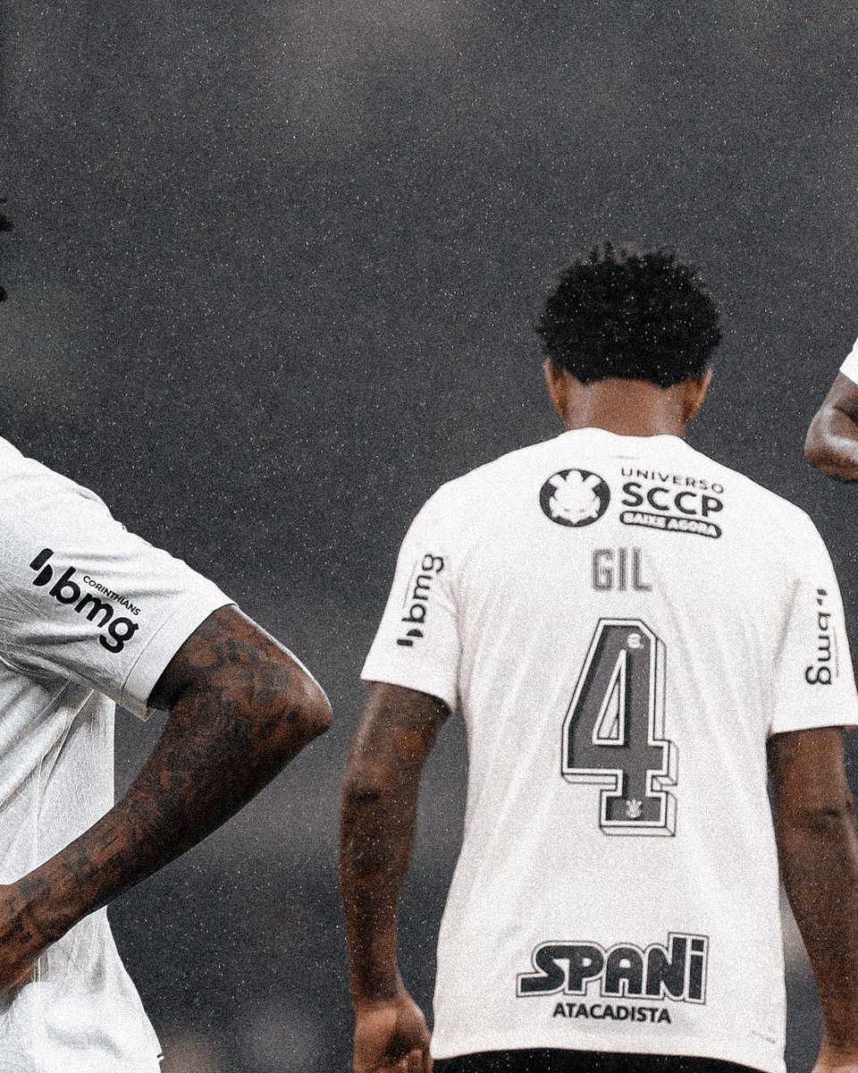 Corinthians's tweet image. Trabalho ➕ Disciplina ➕ Dedicação 🟰 História no Timão.

O zagueiro Gil teve 4️⃣4️⃣4️⃣ jogos pelo Corinthians e fez parte das conquistas da CONMEBOL Recopa e do Paulistão em 2013, além do Brasileirão de 2015. 🏴🏳️

Segundo zagueiro com mais jogos pelo clube, Gil está eternizado em…