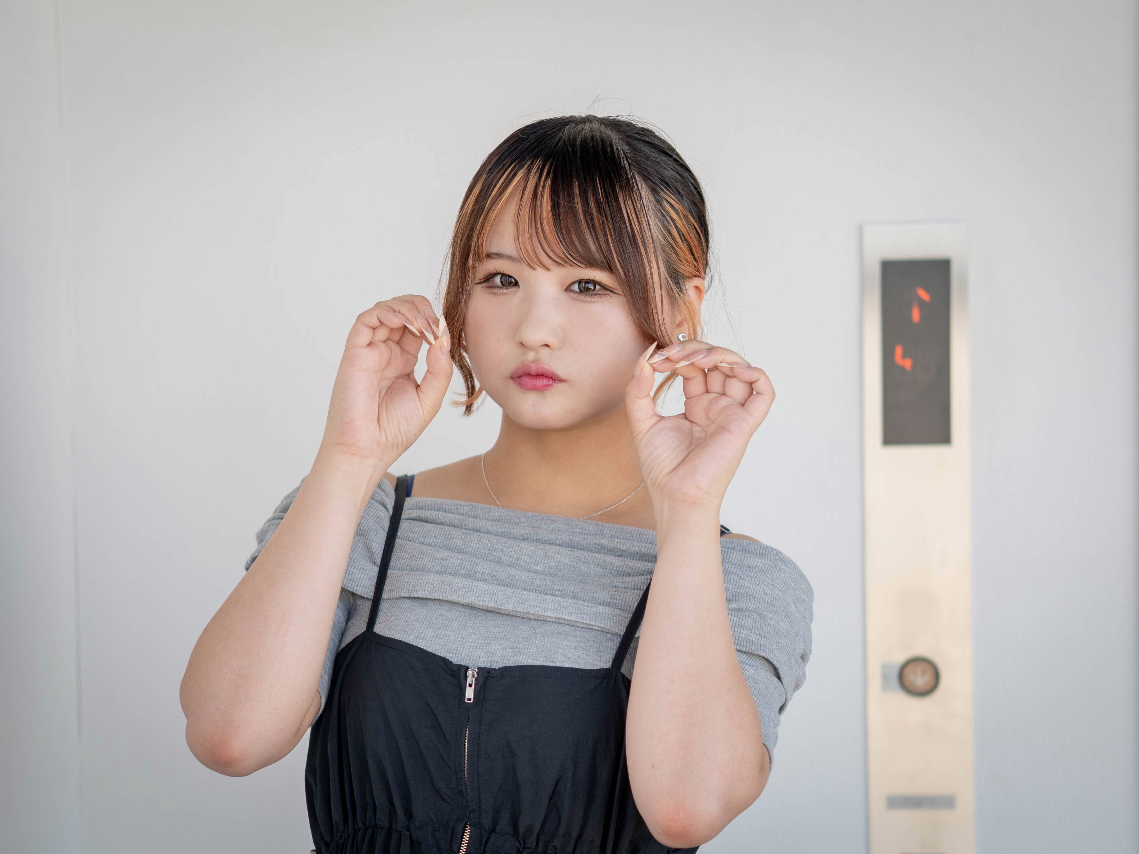 ひなページ♡ フェザーVネックニットベスト | 小柄・低身長女性向け