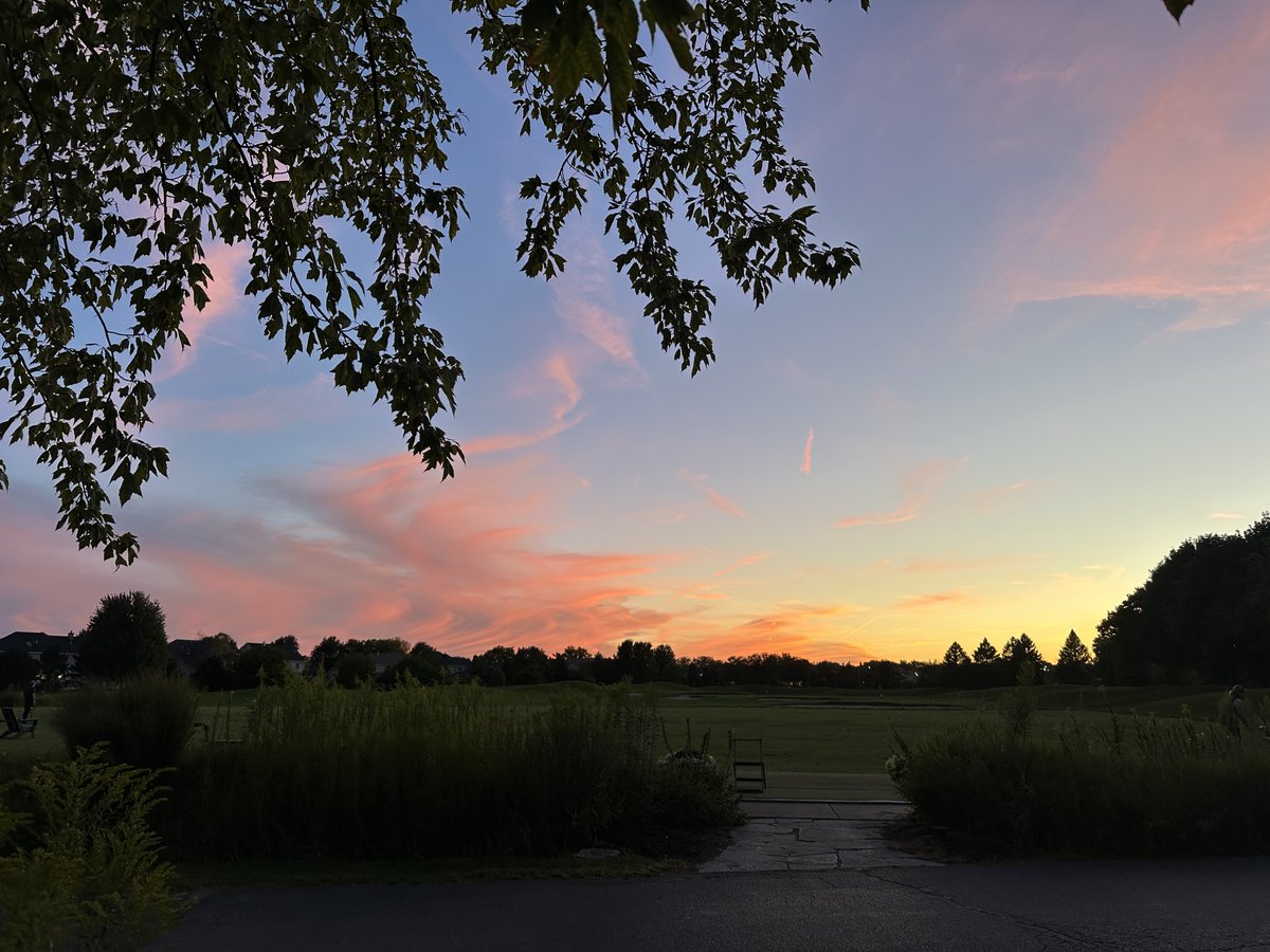 There’s nothing quite like ending the day at Eagle Brook with a view like this. A golden glow, reminding us how lucky we are to call this place home. Moments like these make evenings at the club truly unforgettable. 🌅 #EagleBrookCC #EBCC #ArcisGolf #GenevaIL #EagleBrookSunset