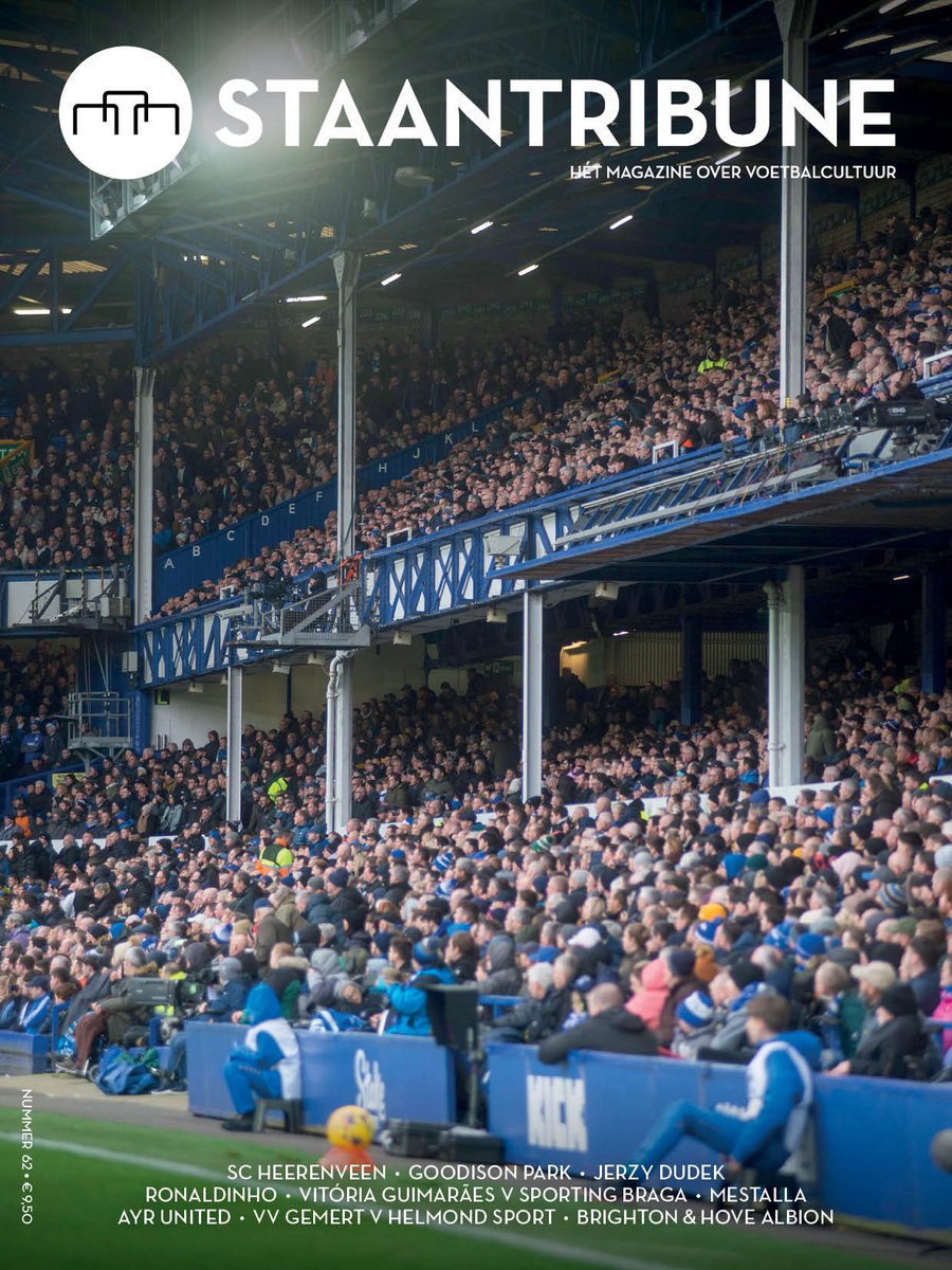 NIEUWE COVER BEKEND‼️

In Staantribune 6️⃣2️⃣ (verschijnt rond 10-10) onder meer:

💙🤍 Goodison Park
🇵🇱 Jerzy Dudek over o.a. #Feyenoord
🇪🇺 <a href="/scHeerenveen/">sc Heerenveen</a> in de Champions League (2000)
🏟️ Mestalla van #Valencia
🇧🇷 Ronaldinho bij het Mexicaanse Quéretaro 🇲🇽 
🇵🇹 Dérbi do Minho: