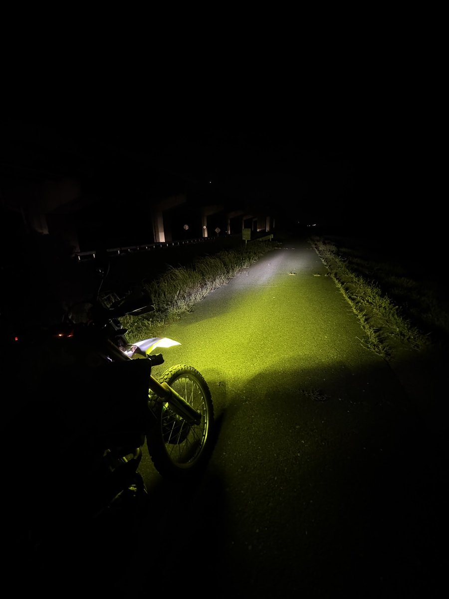 koro_F8's tweet photo. ようやくまともにバイク乗れる季節になったか🤔
フォグライトもしっかり明るくてgood💡 https://t.co/TOYb8oGsbv