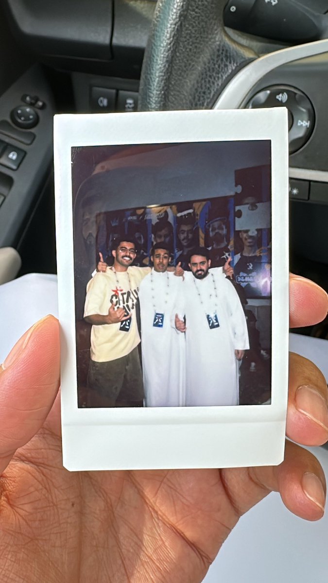 الخيانه و الغدر يميني و يساري الله يعوضني خير ❤️