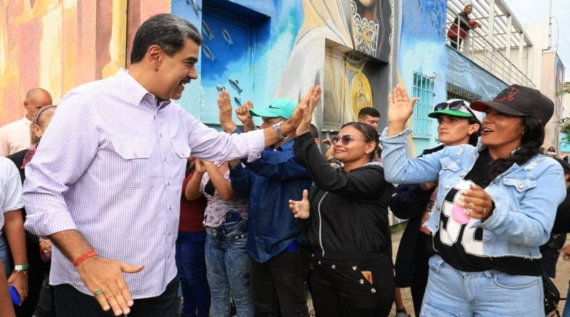 almayadeen_es's tweet photo. Maduro supervisa inicio escolar 2025-2026 y avances de las Bricomiles 
https://t.co/v8azryDQ5G

#NicolasMaduro #InicioEscolar #Venezuela https://t.co/IMOa9mAIe2