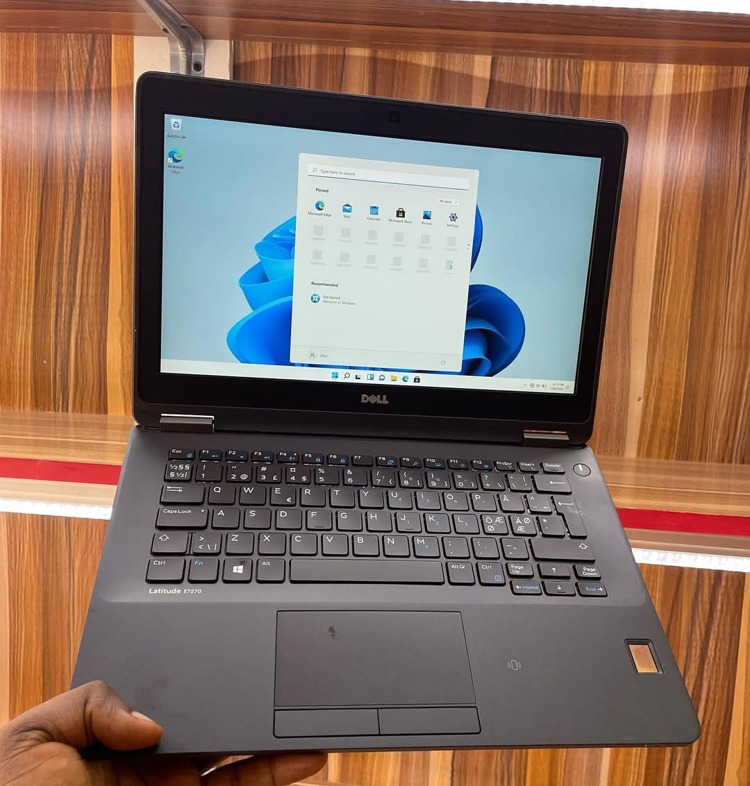 💻✨ WEEKEND DEAL ALERT! ✨💻
Snag the DELL 7270 Corei5 6th Gen | 8GB RAM | 256GB SSD 🔥
Now only @ KSH 18,000 🥳

 📞 Call 0711686637 to grab yours today!