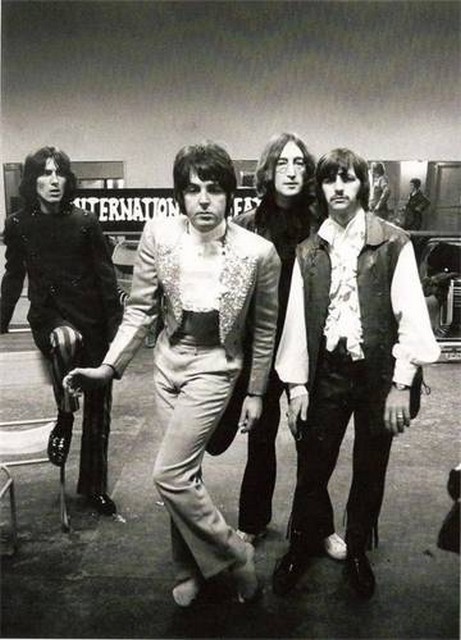 The Beatles. Гламур тужур и форева!

#thebeatles #johnlennon #paulmccartney #ringostarr