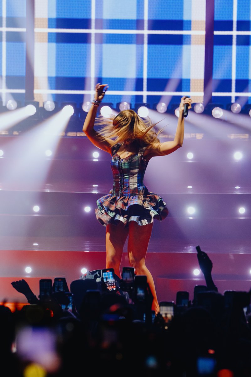 pinkpantheress2's tweet image. first show of my tour! yes i only wear flats, yes i had a lot of fun period