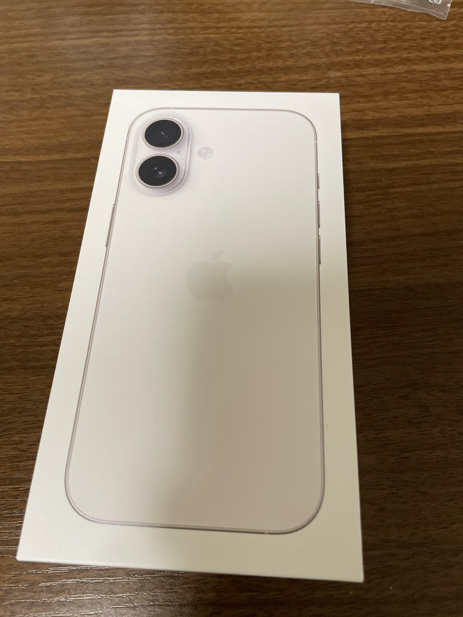 kabimagu's tweet photo. ついにiPhone 17買った！！
バイバイバッテリー70%の12mini👋 https://t.co/TpLyzWZdVs