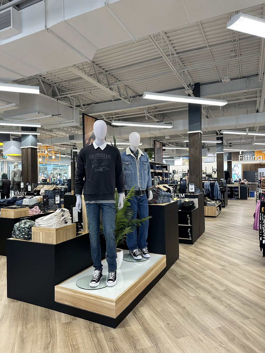 devonshiremall's tweet image. The new @MarksCanada location is now open! Located at our newly redeveloped North Entrance.  Looks amazing 👍 Stay tuned for grand opening details #devonshirestyle #dmallwhatsnew #dmallredevelopment