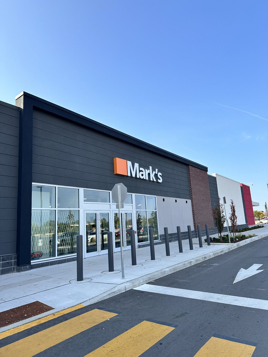 devonshiremall's tweet image. The new @MarksCanada location is now open! Located at our newly redeveloped North Entrance.  Looks amazing 👍 Stay tuned for grand opening details #devonshirestyle #dmallwhatsnew #dmallredevelopment