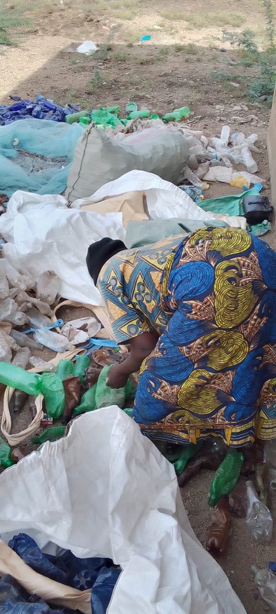 KalobeyeiP98907's tweet image. Today,was a good day to know what are the main challenges encountered when waste workers collect plastics in the community.lack of protection equipment, discrimination, risk of accident at dumpsite during collection @wef @GOVUK @DefraGovUK @GOVUK 
#GPAP#inclusiveAction