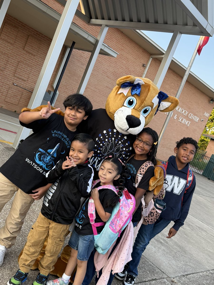 MakidonG's tweet image. FRIDAY BLAST-OFF: Rocking with our WILD Wildcat Mascot, PUMPING Beats, HUGE Smiles, and Epic Hugs! Dive into the FUN and Feel the VIBE in Our Space! 🐾🎉😄🤗 #WildcatPower @Watson_Wildcats @MJohnsonWMST @gisdnews