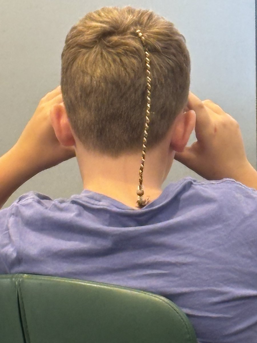#swtwt Just gone to pick up my new glasses from the opticians and some kid has a Jedi braid and I’m loving it 🤣