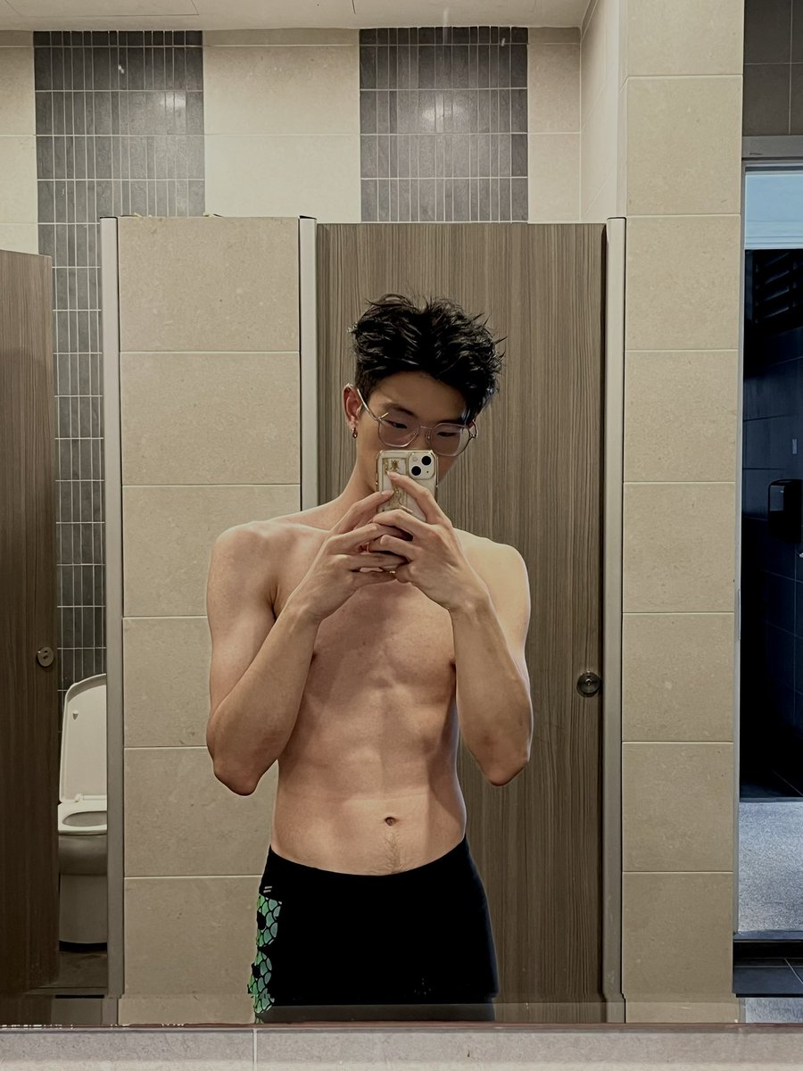 DERICKKK tweet media