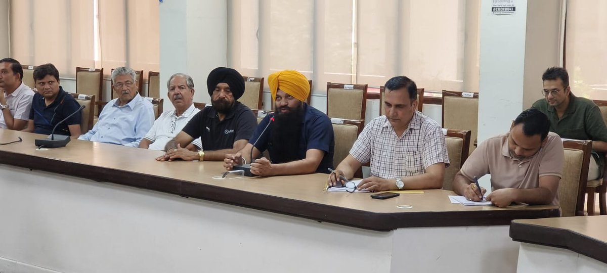 ਡਿਪਟੀ ਕਮਿਸ਼ਨਰ ਆਸ਼ਿਕਾ ਜੈਨ ਨੇ ਦਾਣਾ ਮੰਡੀ ਦਾ ਦੌਰਾ ਕਰਕੇ ਝੋਨੇ ਦੀ ਖਰੀਦ ਪ੍ਰਬੰਧਾਂ ਦਾ ਲਿਆ ਜਾਇਜ਼ਾ
- ਸ਼ੈਲਰ ਮਾਲਕਾਂ ਨਾਲ ਮੁਲਾਕਾਤ ਤੇ ਉਨ੍ਹਾਂ ਦੀਆਂ ਸਥਾਨਕ ਅਤੇ ਰਾਜ ਪੱਧਰ ਦੀਆਂ ਸਮੱਸਿਆਵਾਂ ਦੇ ਹੱਲ ਦਾ ਦਿੱਤਾ ਭਰੋਸਾ
-ਕਿਸਾਨਾਂ ਨੂੰ ਮੰਡੀਆਂ ‘ਚ ਨਿਰਧਾਰਤ ਨਮੀ ਵਾਲਾ ਝੋਨਾ ਲਿਆਉਣ ਦੀ ਅਪੀਲ ਕੀਤੀ
<a href="/BhagwantMann/">Bhagwant Mann</a> <a href="/jain_aashika/">Aashika Jain</a>