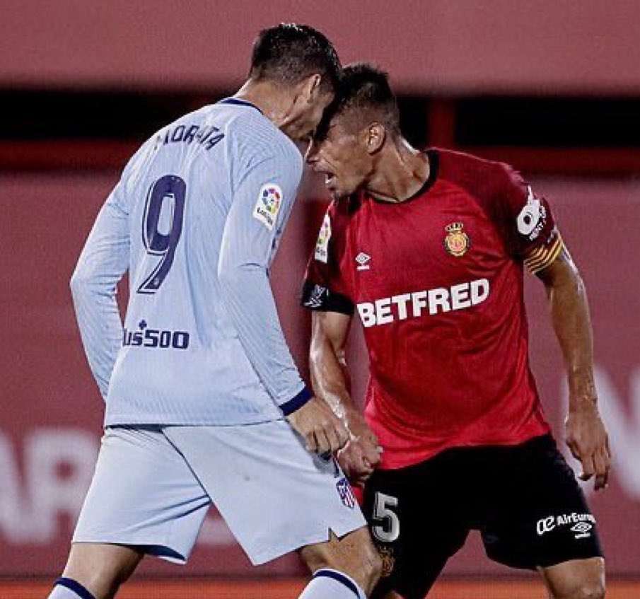 Yo me apunto a empapelar el vestuario con esta imagen.