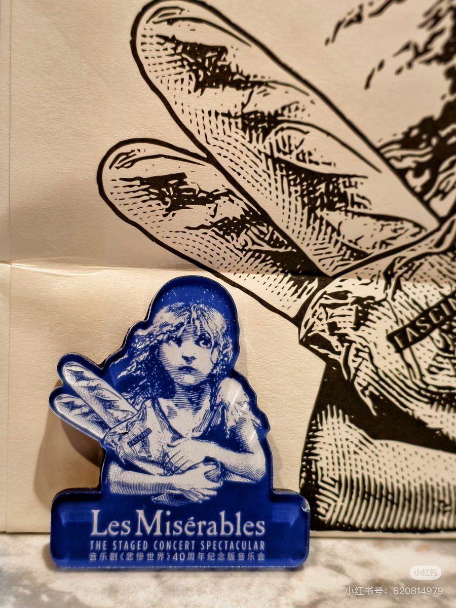ShanghaiEye's tweet image. 🎵 The #LesMisérables-themed #Baguette 🥖 set goes viral in Shanghai as the Shanghai Grand Theatre will present the iconic French musical 🎭 starting November 4. The baguette set, which includes a #Cosette pin and a canvas tote bag, is priced at 78 yuan, or about 10.1USD.