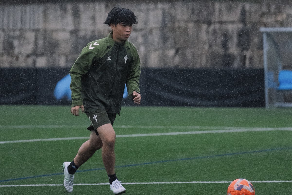 wakatakegroup's tweet image. ⚽ No matter the weather, our young samurais are giving it their all at @RCCelta!

#grassrootsfootball #immersionprograms #RCCelta #YouthFootball #Vigo
#VamosWakatake
