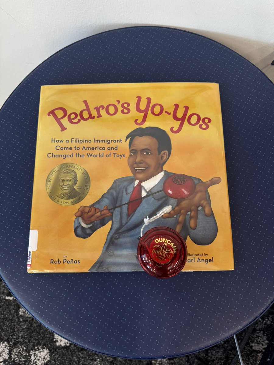 MohawkReads's tweet image. 🪀6th grade read “Pedro’s Yo-yos” and an expository article about him. After comparing and contrasting we ended with yo-yo tricks! Mrs. Newman even stopped by and showed off her yo-yo skills! #mohawkreads #librariesinrisd #risddreambig