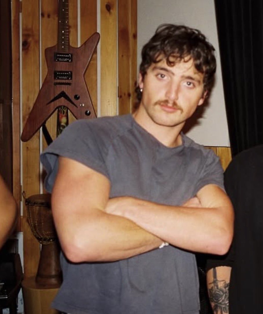 Benson atualizou sua foto de perfil no instagram. Gostaram? 😍